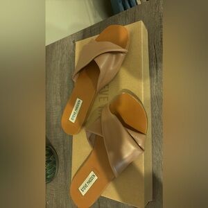 Steve Madden Kendria sandals
Size 6.5
Lightly worn